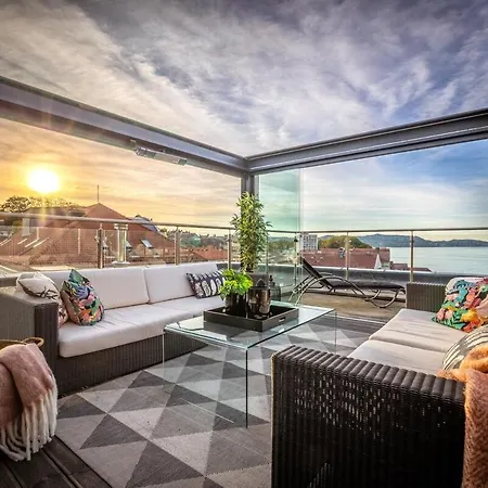 Exclusive Penthouse With Bryggen Views I Must 베르겐