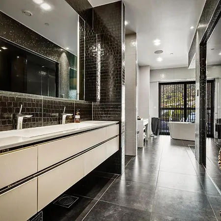Exclusive Penthouse With Bryggen Views I Must 베르겐