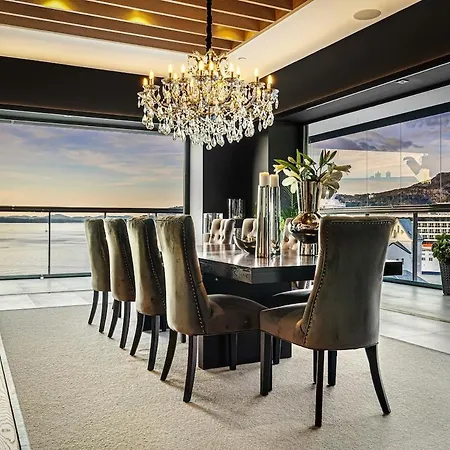 Exclusive Penthouse With Bryggen Views I Must Leilighet